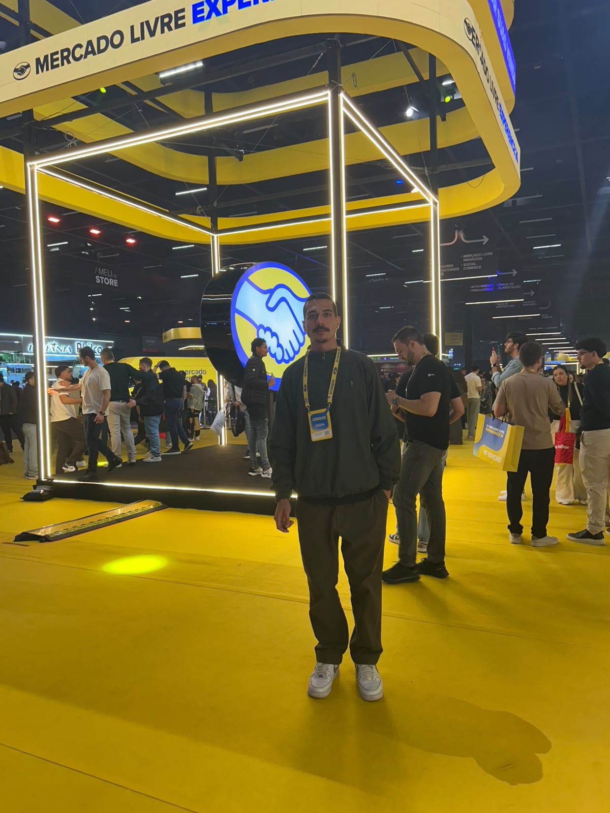 Representante da M3TA no estande do Mercado Livre Experience em 2026